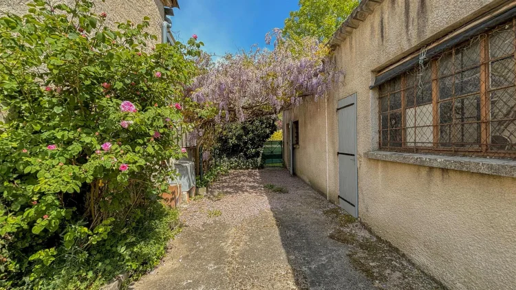 Pleasant Village House of 130m² Located Close to Shops with a Garage, Garden with Vegetable Garden and Well photo 2