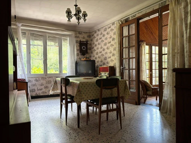 Individual House on Outskirts of Town photo 2