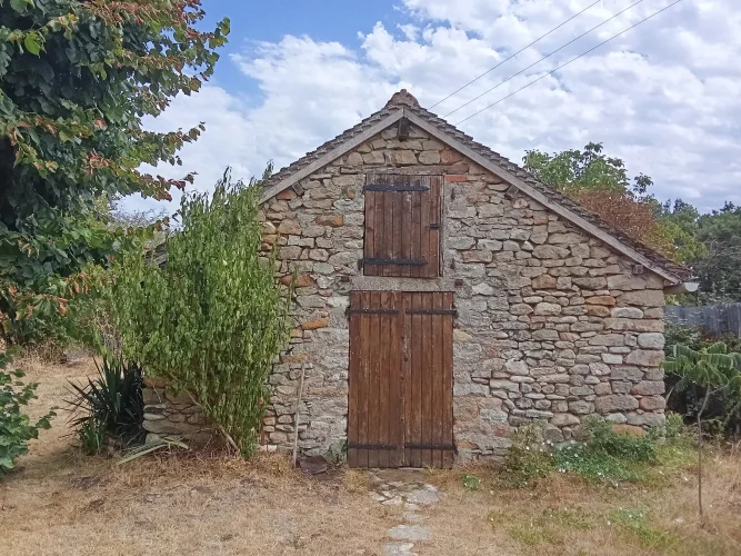 Hamlet House with Barn, Garage and Studio photo 5