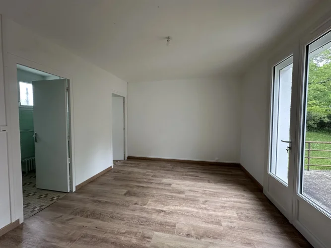 Large House Within Walking Distance of all Facilities and Schools photo 4