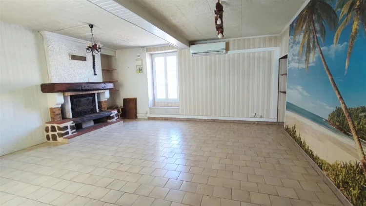 Charming House with Veranda and Carport in Plaine-Et-Vallées photo 4
