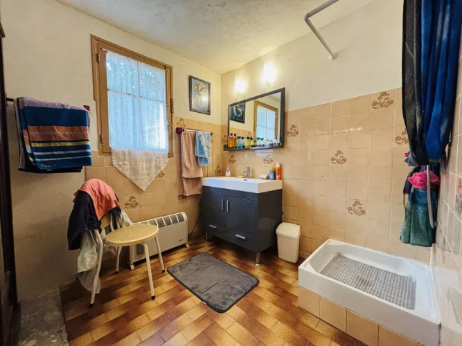 2 Bed House for Sale in Saint-Marien photo 4