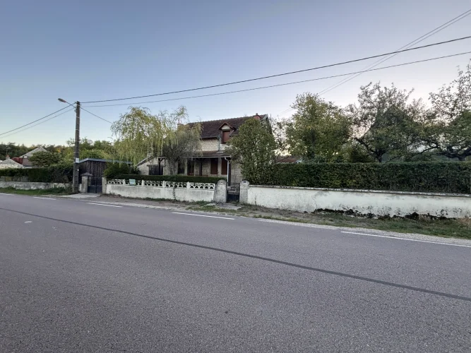 Chamesson (21) Renovated 130 m² House with 160 m² of Land