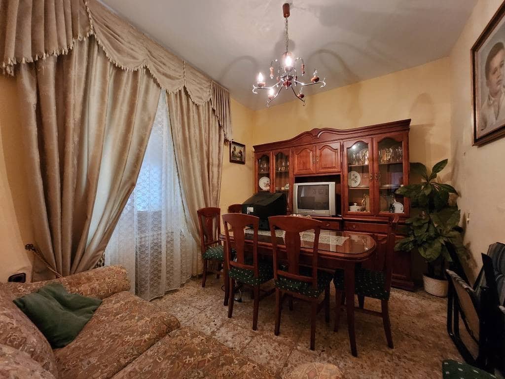 Townhouse for sale in Santiago de Calatrava, Jaén photo 3