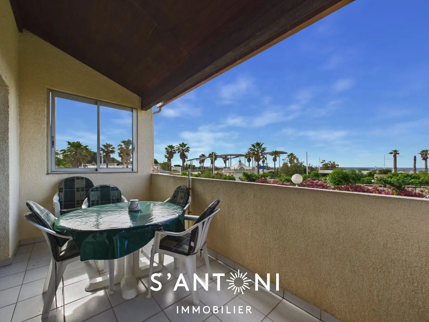 Apartment for sale in Vias — 3 bedrooms, 44 m²