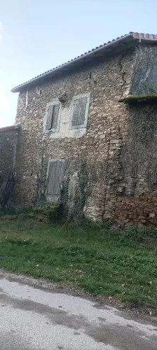 Stone Renovation Project with New Roof and Potential for 100 m², Champagnac-la-Rivière photo 2