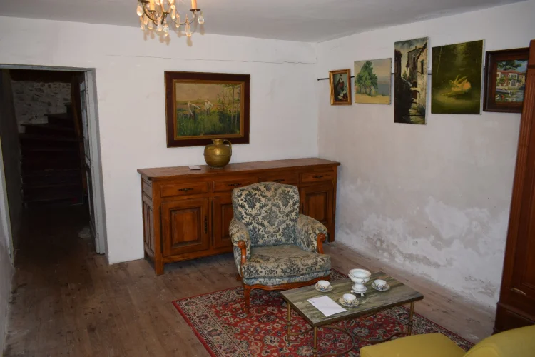 Old House in the City Center photo 3