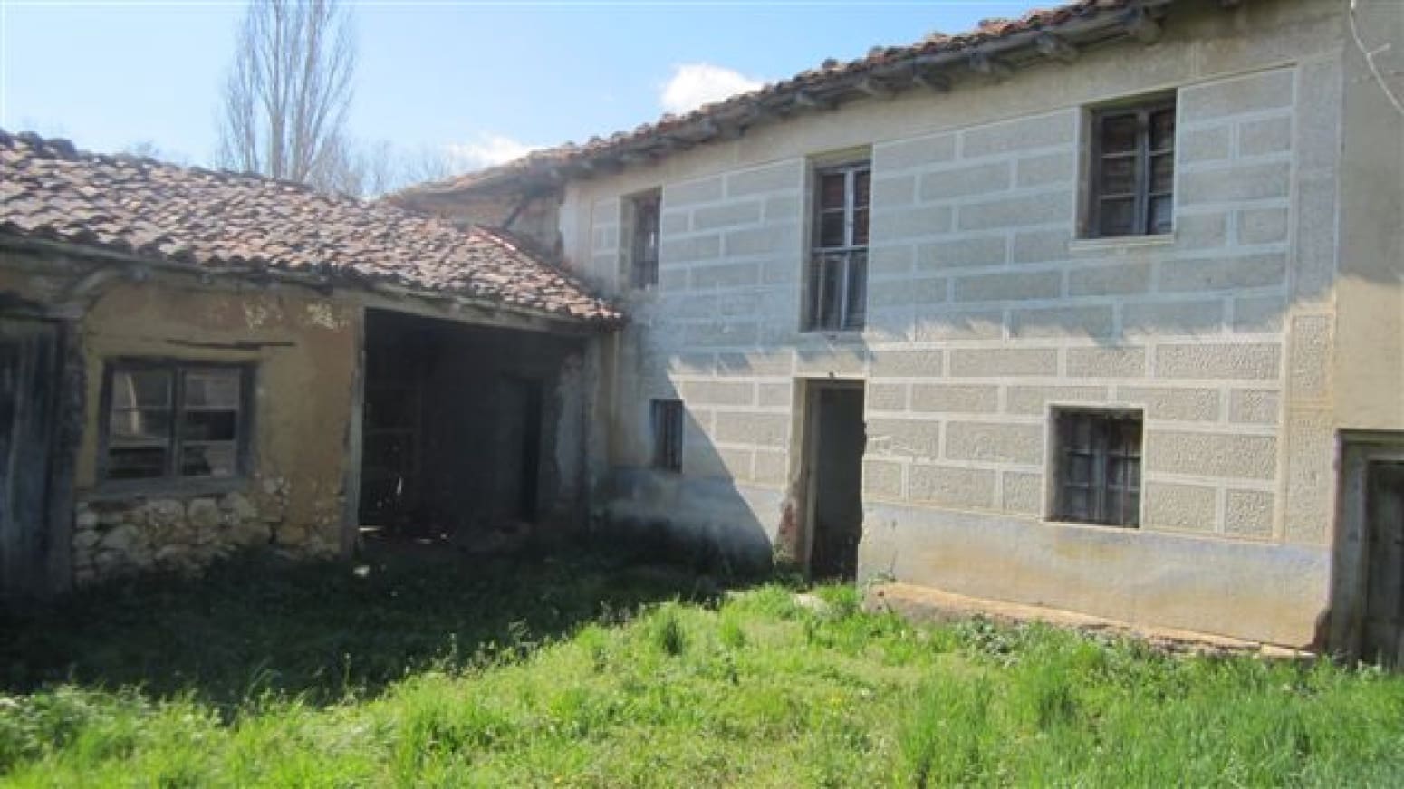 Villa for sale in Castrejón de la Peña, Palencia photo 2