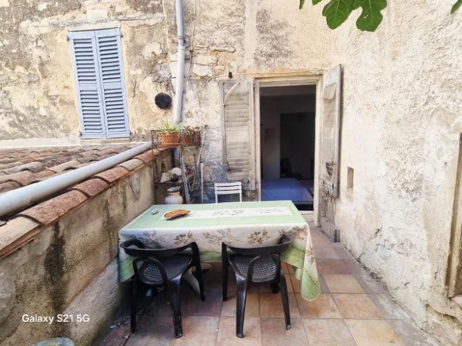 Draguignan Town Center, 2-Bedroom Apartment, 95m², 1st Floor, with Terrace photo 2