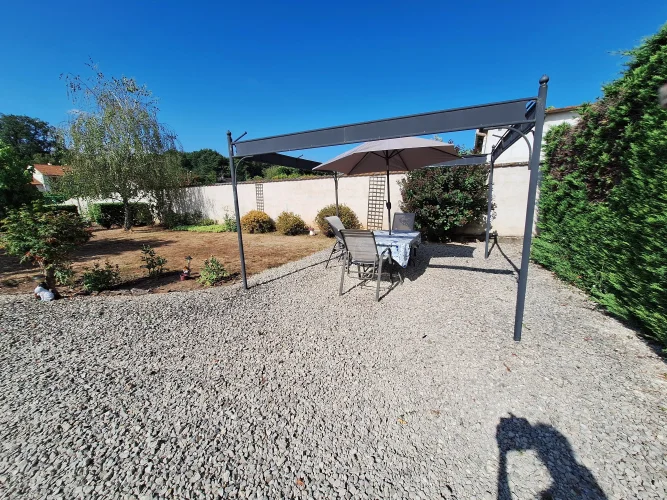 Beautifully Presented Property with Revenue Potential photo 2