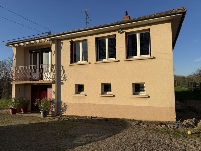 Pleasant House with a Very Attractive Plot