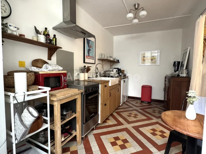 Spacious House with 5 Bedrooms, an Inner Courtyard, in Eymet. photo 2