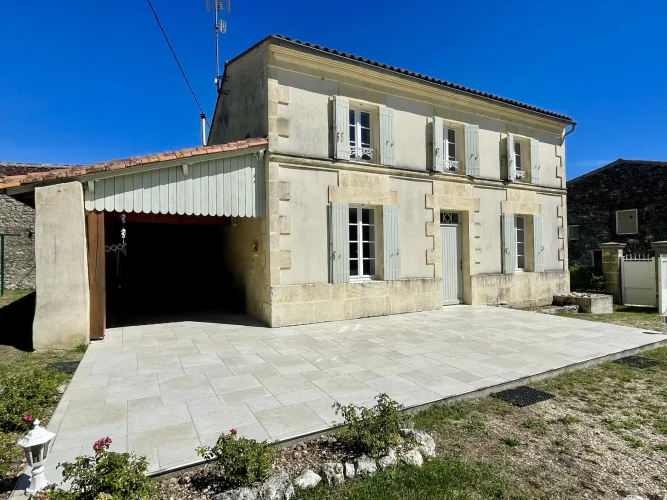 House with 2 Floors (R+1) T4 with Garden and Outbuilding