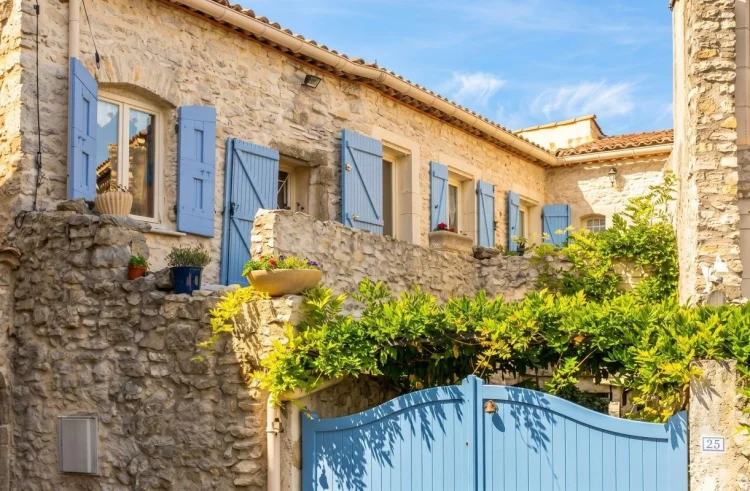 Stone Village House, 100 m² with Courtyard and Terrace with Views – Sought-after Village in the Uzès