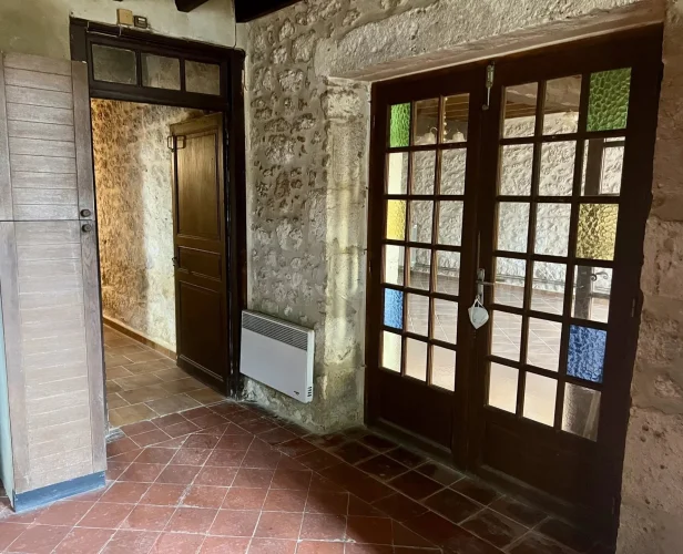 Stone Former Farmhouse in a Quiet Setting – 145 m² of Living Space with Great Potential photo 5